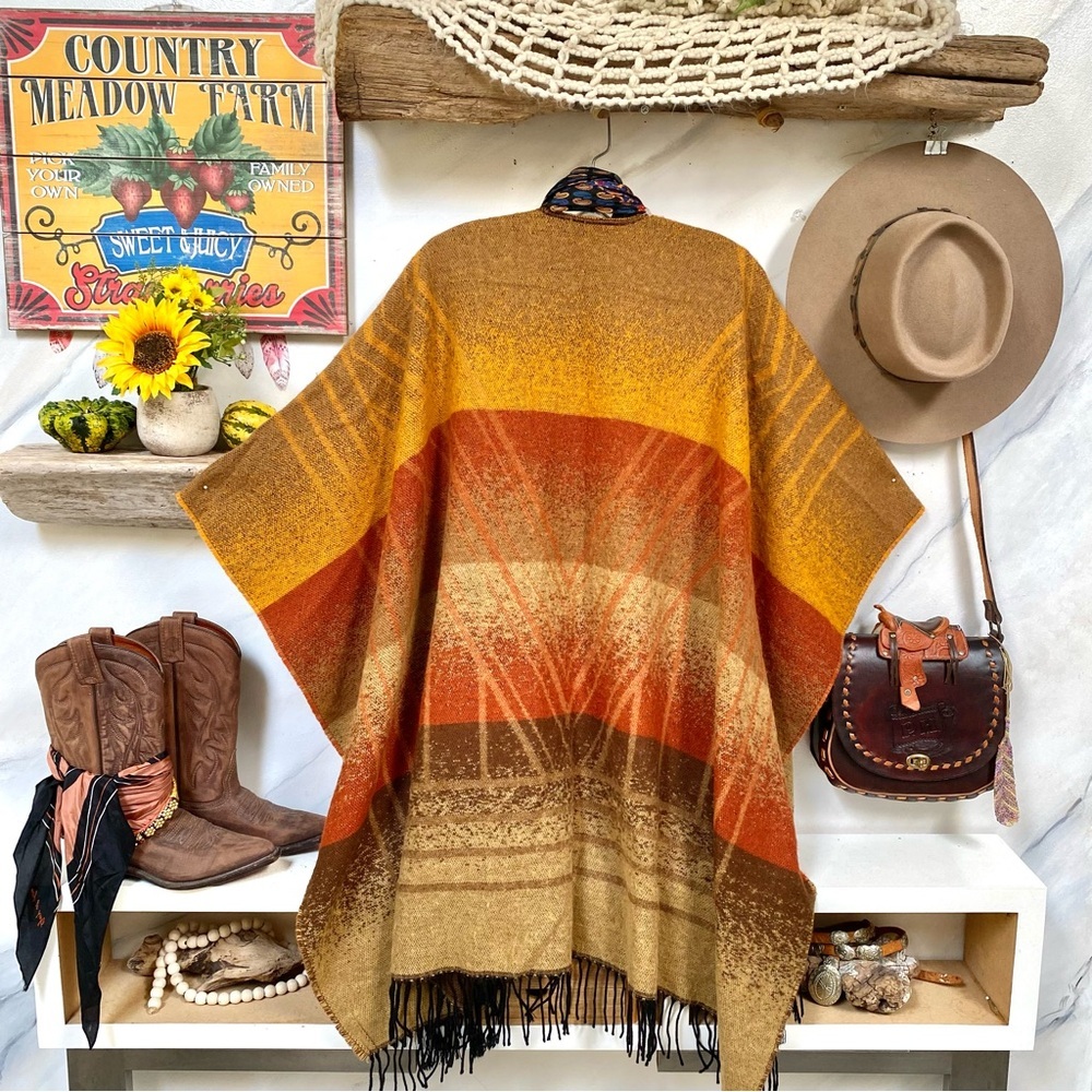Earthy colours boho Cape w country equestrian cabin vibe - Picture 7 of 9